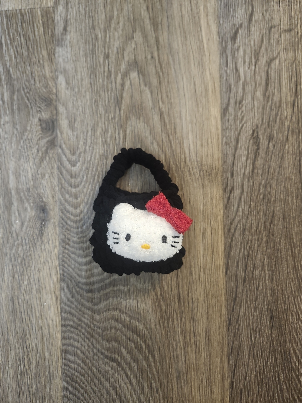 Hello Kitty Plush Mini Purse - Black, White & Red - Picture 4 of 4